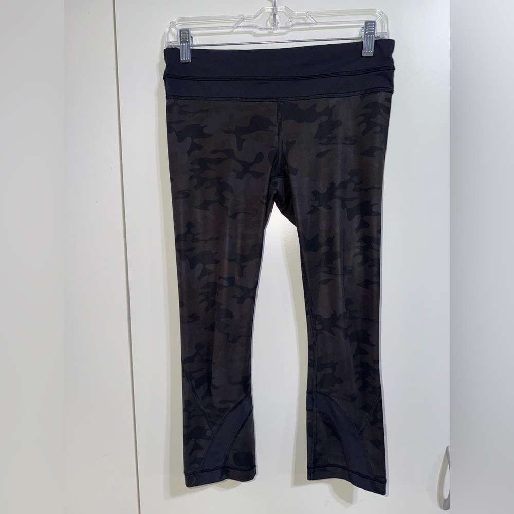 Lululemon black camo crop leggings